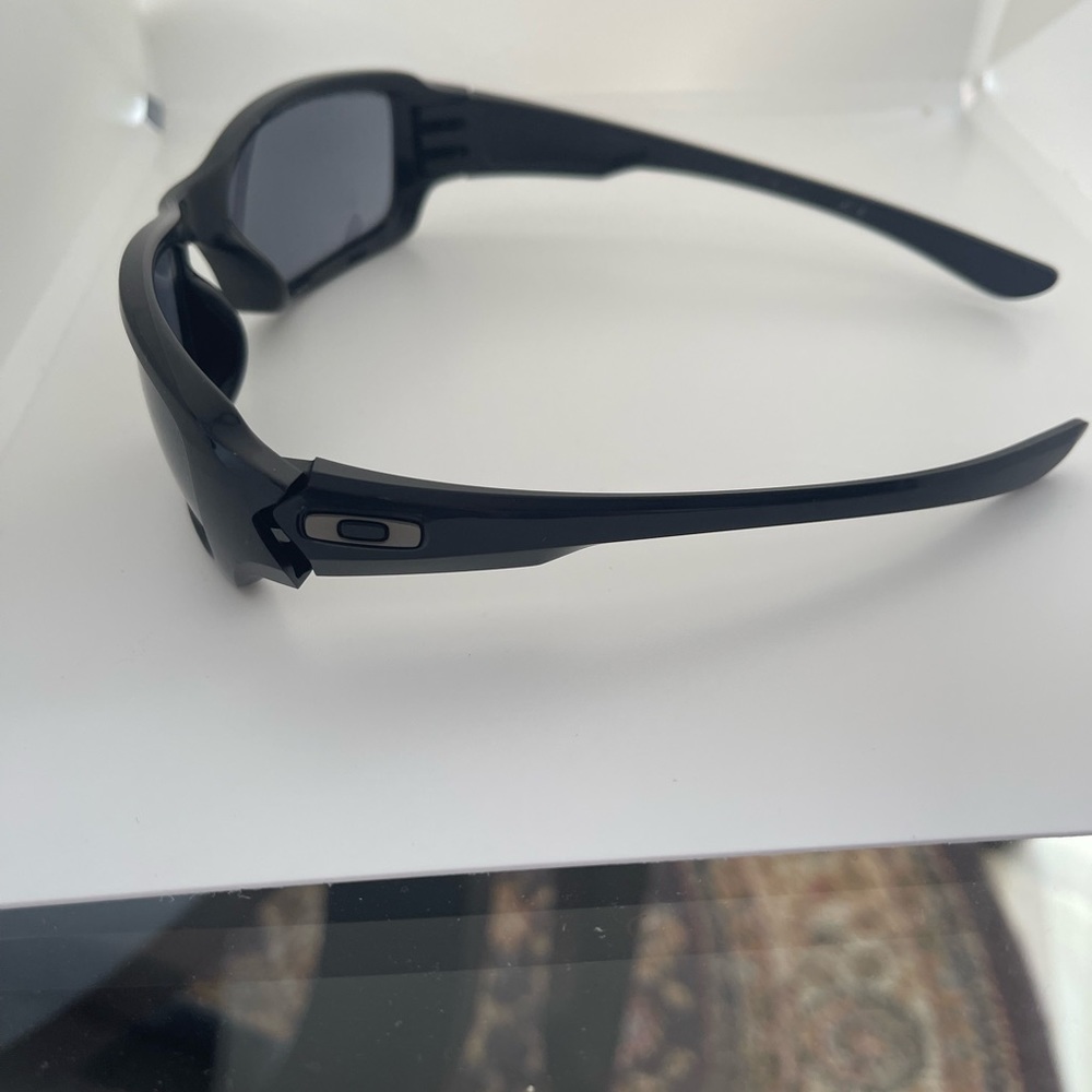 Men’s Oakley sunglasses. - Picture 3 of 3